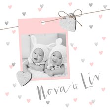 Geboortekaartje tweeling hartjes en foto roze 