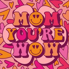 Groovy moederdagkaartje 'MOM you are WOW' met smiley