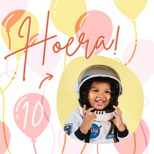 Hippe verjaardagskaart met foto, ballonnen en leeftijd
