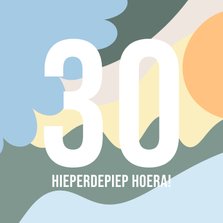 Hippe verjaardagskaart met grote leeftijd in groen en blauw