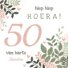 Hippe verjaardagskaart vrouw 50 jaar takjes en hartjes