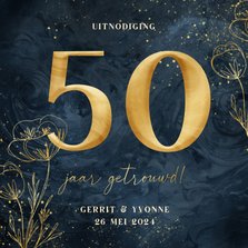 Jubileumkaart 50 jaar donkerblauw met goudfolie bloemen