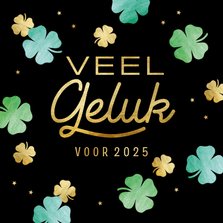 Kaart nieuwjaarswensen 'Veel geluk' met klavertjes