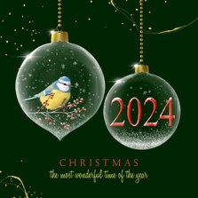 Kerstkaart glazen kerstbal met vogel 2024