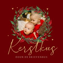 Kerstkaart nostalgisch kerstkus krans hartjes foto takjes