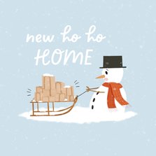 Kerstverhuiskaart met sneeuwpop en slee met dozen