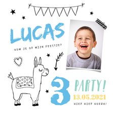 Kinderfeestje uitnodiging hip jongen met alpaca en foto