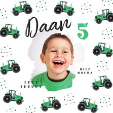 Kinderfeestje uitnodiging tractor hip confetti foto groen