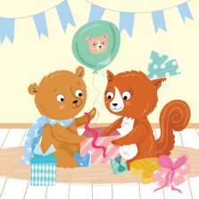 Kinderkaart beer en eekhoorn vieren verjaardag