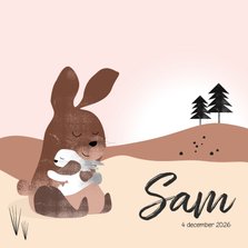 Lief geboortekaartje met mama of papa konijn en baby