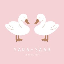 Lief geboortekaartje met twee zwaantjes roze