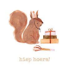 Lief verjaardagskaartje eekhoorn met cadeautjes illustratie