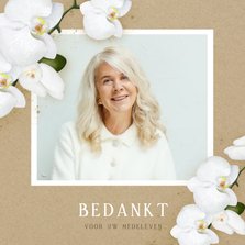 Moderne rouw bedankkaart met illustratie van een orchidee