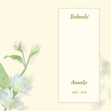 Mooie bedankkaart met zachte bloemen en tekstvoorstel