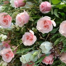 Mooie bloemenkaart met bosje rozen en andere bloemen