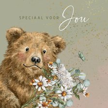 Opbeurend sterkte kaartje met lieve beer en bloemen