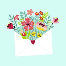 Stijlvolle en kleurrijke bloemenkaart met envelop