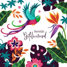 Tropische verjaardagskaart met vogel en bloemen