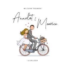 Trouwkaart bruidspaar op fiets samen