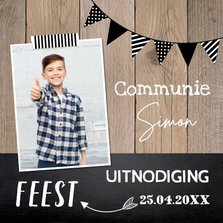 Uitnodiging communie jongen foto stoer houtprint slinger