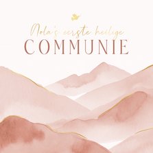 Uitnodiging communie met roze landschap en goud duifje