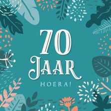 Verjaardagskaart 70 jaar typografie en tropische bladeren