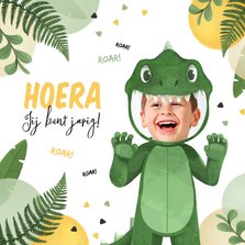 Verjaardagskaart dinosaurus kostuum stoer jungle ballonnen