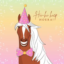 Verjaardagskaart humor illustratie paard met feestmuts op
