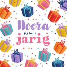 Verjaardagskaart kind cadeautjes confetti jongen meisje