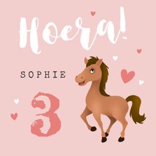 Verjaardagskaart kind paard roze meisje hartjes