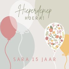Verjaardagskaart met ballonnen en bloemen