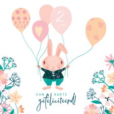 Verjaardagskaart met konijn en ballonnen