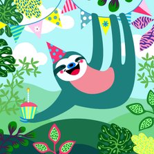 Verjaardagskaart vrolijke luiaard, slingers en planten