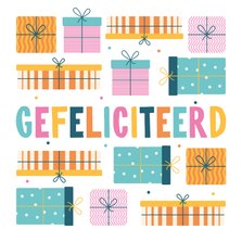 Vrolijke verjaardagskaart cadeautjes confetti gefeliciteerd