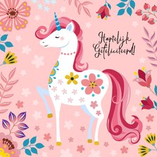 Vrolijke verjaardagskaart met unicorn en bloemen