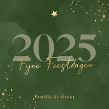 Waterverf kerstkaartje groen met jaartal en sterretje goud