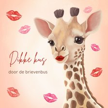 Wenskaart een kus door de brievenbus giraf met zoen