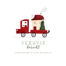 Winters verhuiskaartje rood busje met huis en kerstboom