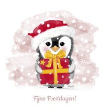 Winterse kerstkaart met een schattige pinguin met een cadeau