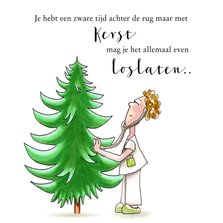Zakelijke kerstkaart zorg dokter onderzoekt kerstboom
