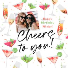 Zomerse verjaardagskaart cocktails cheers foto birthday