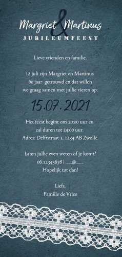 Jubileum uitnodiging vintage met kant, label en foto Achterkant