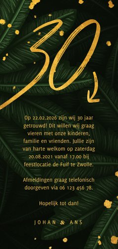 Jubileumkaart jungle bladeren met gouden '30' en foto Achterkant
