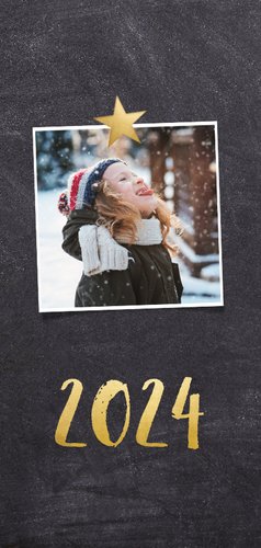 Langwerpige nieuwjaarskaart met een krijtbord achtergrond  2