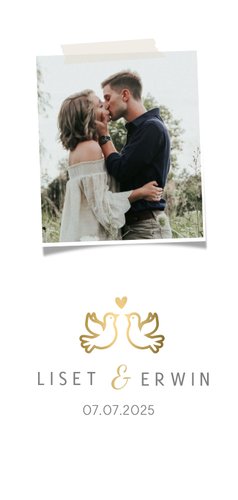 Stijlvolle menukaart voor een huwelijk met gouden duifjes 2