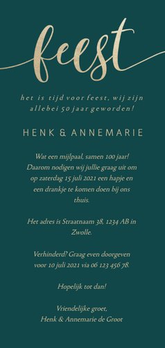 Uitnodiging met goudlook 'samen 100' en foto Achterkant