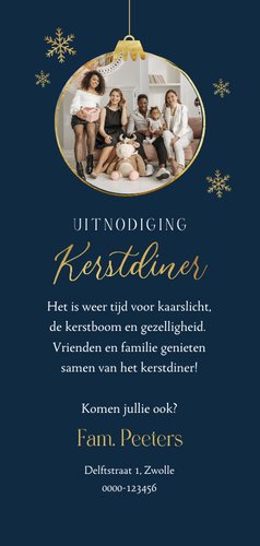 Uitnodiging ticket kerstdiner sneeuwvlokken goud kerstbal Achterkant