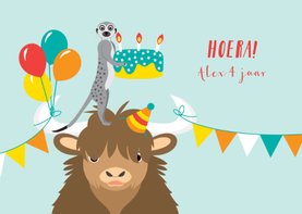 Felicitatiekaart met taart ballonnen en vrolijke diertjes