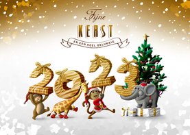Kerstkaart diertjes met 2023 als cadeautjes