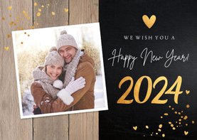 Nieuwjaarskaart foto confetti goudlook hout krijtbord
